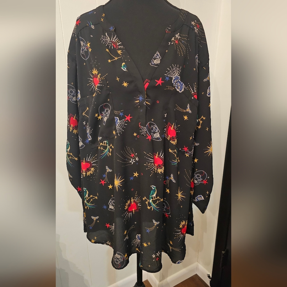 Torrid Black Blouse with Vibrant Star, Skull and Heart Celestial Design 4X 24 26